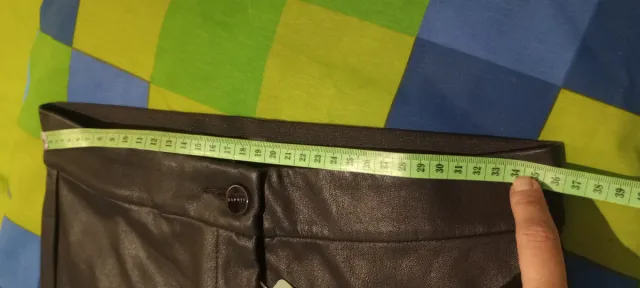 Pantalón polipiel Esprit negro a estrenar