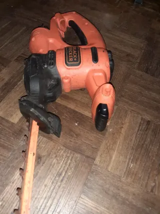 Cortasetos Eléctrico Black+Decker (No Funciona)