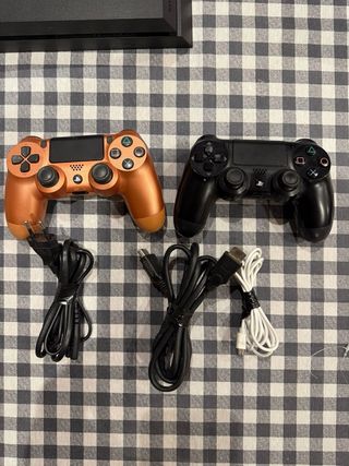PS4 (Playstation 4) Black + 2 controller e giochi