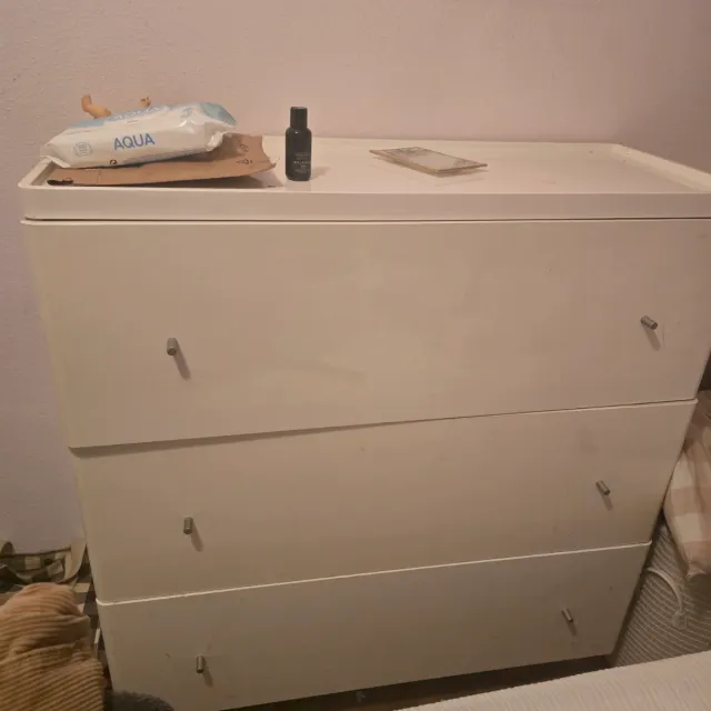 Cómoda blanca de 3 cajones