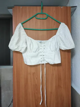 Crop top crema encaje talla M
