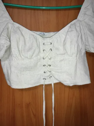 Crop top crema encaje talla M