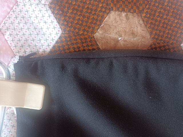 Falda pantalón mini color negro. Bershka