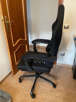 Silla de oficina ergonómica negra