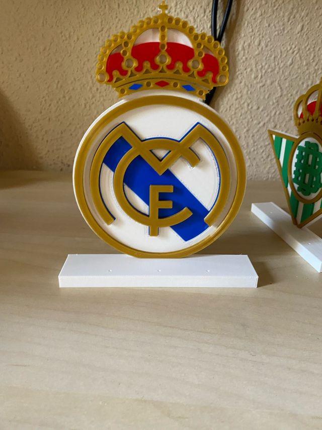 Escudos FC Barcelona y Real Madrid