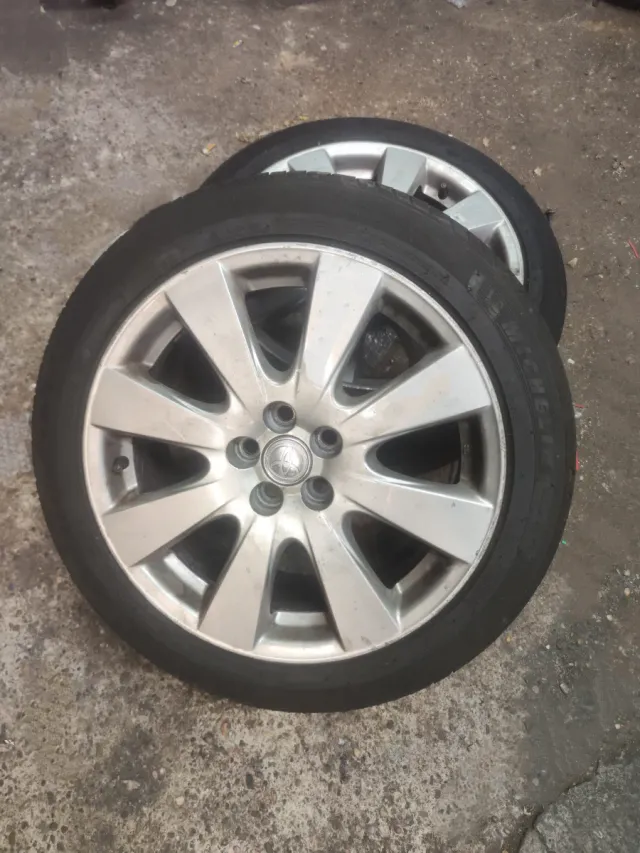 Llantas Toyota Avensis en 17"