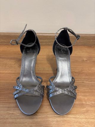 Sandalias de tacón Zara gris plateado talla 37