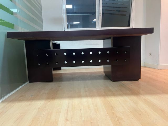 URGE. 2 Mesas despacho/escritorio a medida.Marrón