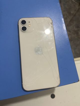 iPhone 11 Blanco - Pantalla Rota