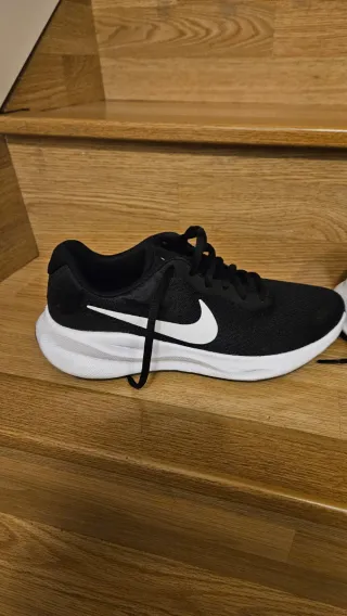 Nike Revolution 7 Negro Blanco