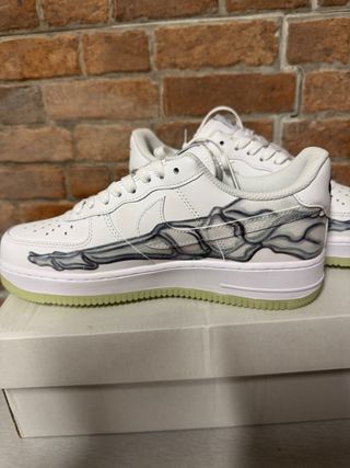 Nike Air Force 1 Skeleton Cinza e Branco