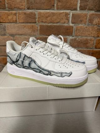 Nike Air Force 1 Skeleton Cinza e Branco