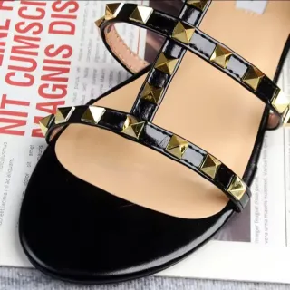 Sandalias planas Riveted negras con tachuelas 