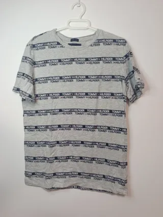 Camiseta Tommy Hilfiger gris estampada