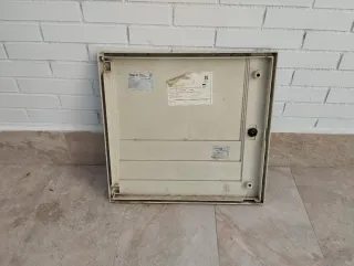 PUERTAS ARMARIO LUZ AGUA GAS