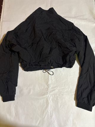 Chaqueta Bershka Crop Negra Talla Única