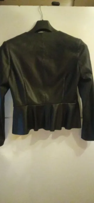 Chaqueta Zara Negra Peplum