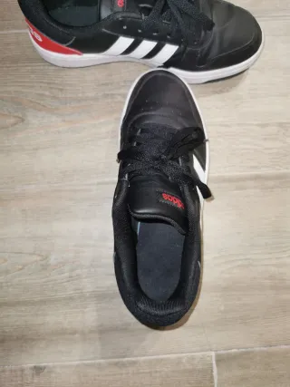 Zapatillas Adidas Negras y Rojas