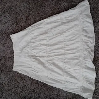 Gonna bianca a balze