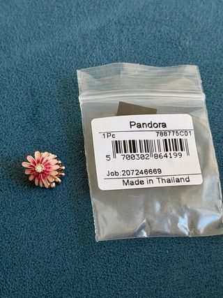 Charm Pandora Margarita Rosa y Cristal