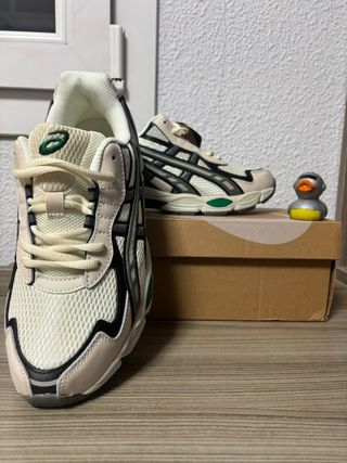 Zapatillas Adidas Beige y Gris