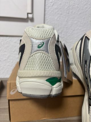 Zapatillas Adidas Beige y Gris