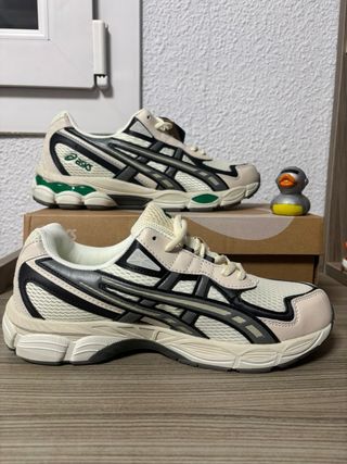 Zapatillas Adidas Beige y Gris