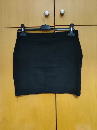 Falda negra tubo