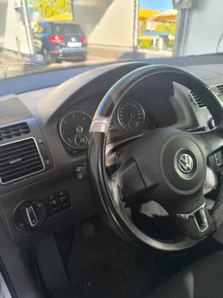 Volkswagen Touran 2011