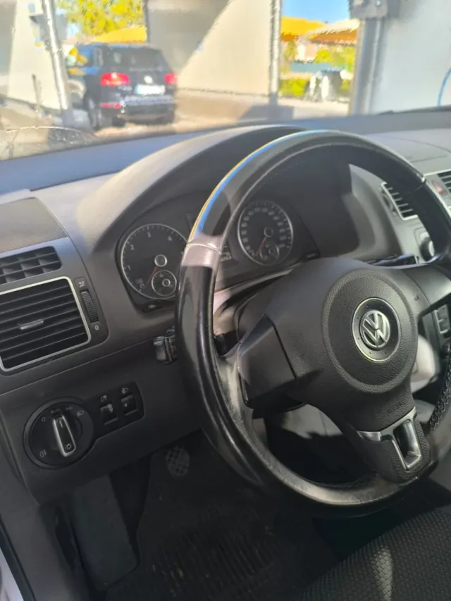 Volkswagen Touran 2011