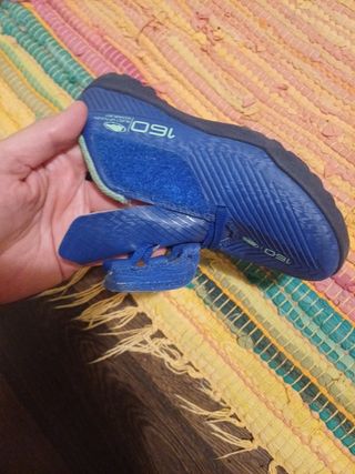 Botas de fútbol con multitacos niño. Talla 30