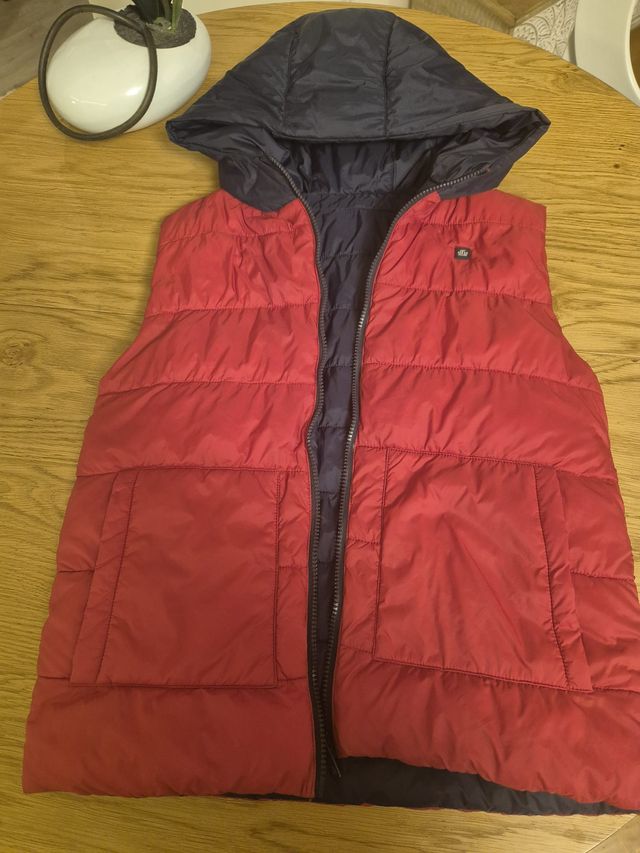 Chaleco reversible azul y rojo