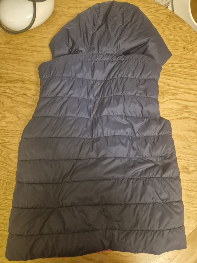 Chaleco reversible azul y rojo