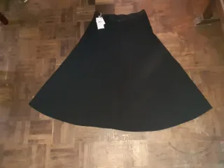 Falda larga negra plisada milano  XL sin usar