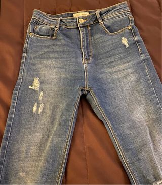 Pantalón vaquero talle alto desgastado