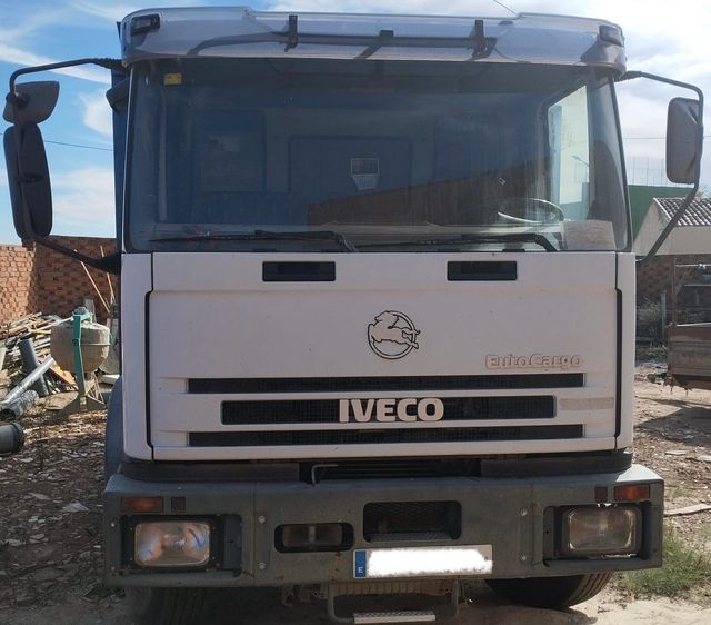 Camión IVECO basculante