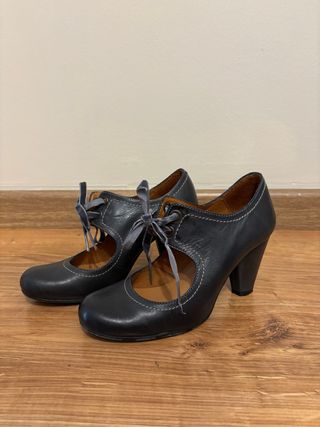 Zapatos de tacón grises