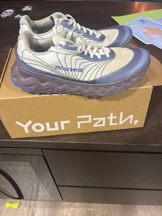Zapatillas trail running Normal Tomir 2.0 blancas