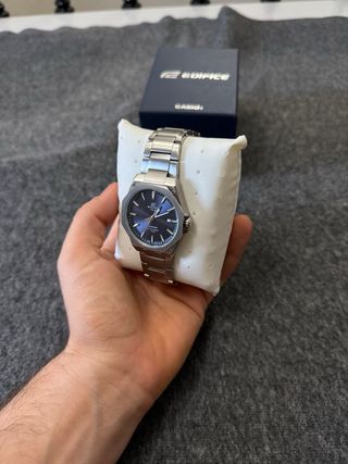 Reloj Casio Edifice Azul marino y Plateado