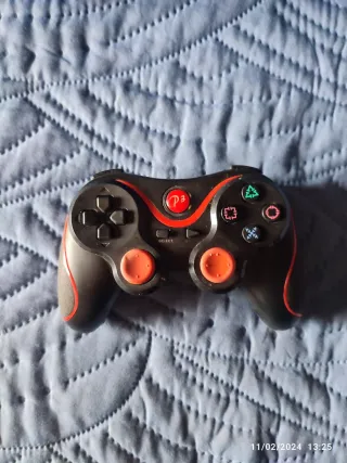 PlayStation 3 (PS3 SUPER SLIM 500 GB) + 3 mandos