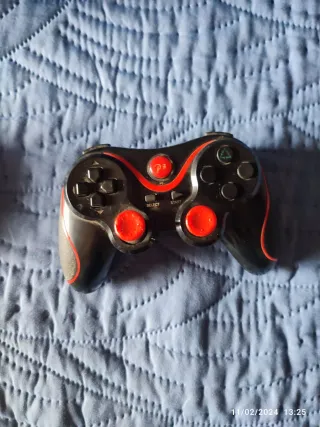 PlayStation 3 (PS3 SUPER SLIM 500 GB) + 3 mandos