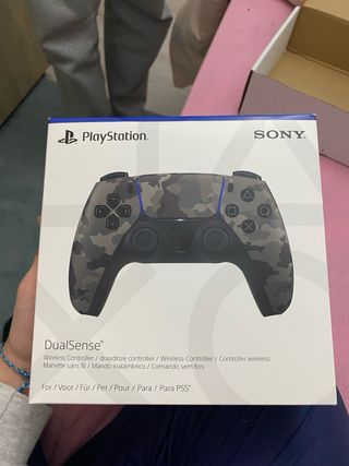 Versione disco per PlayStation 5 + 2 controller