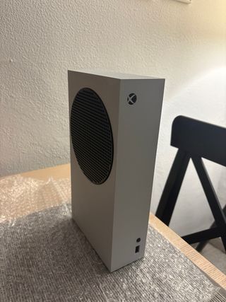 Xbox Series S 512GB + 2 Mandos Blancos