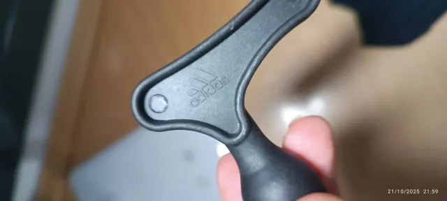 Llave para clavos de zapatillas