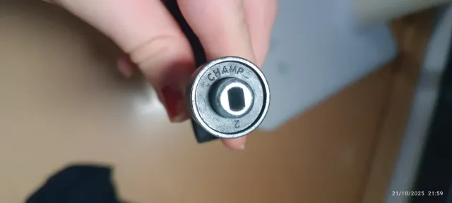 Llave para clavos de zapatillas