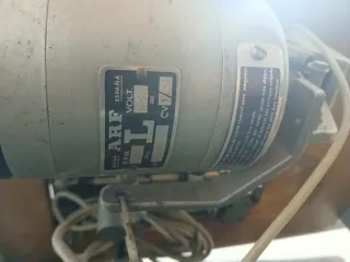 Máquina de coser industrial Refrey.