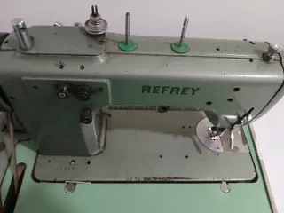 Máquina de coser industrial Refrey.