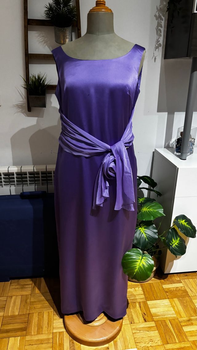 Vestido largo satén morado