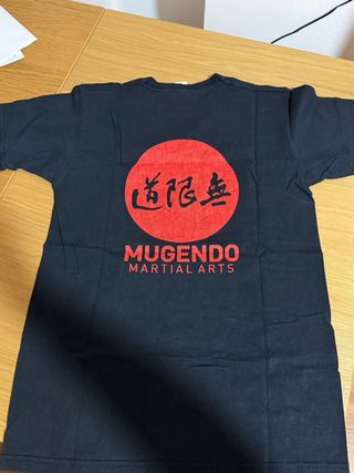 Camisetas Mugendo Talla S (roja y negra)