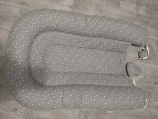 Cojín Nido Bebé Estrellas Gris